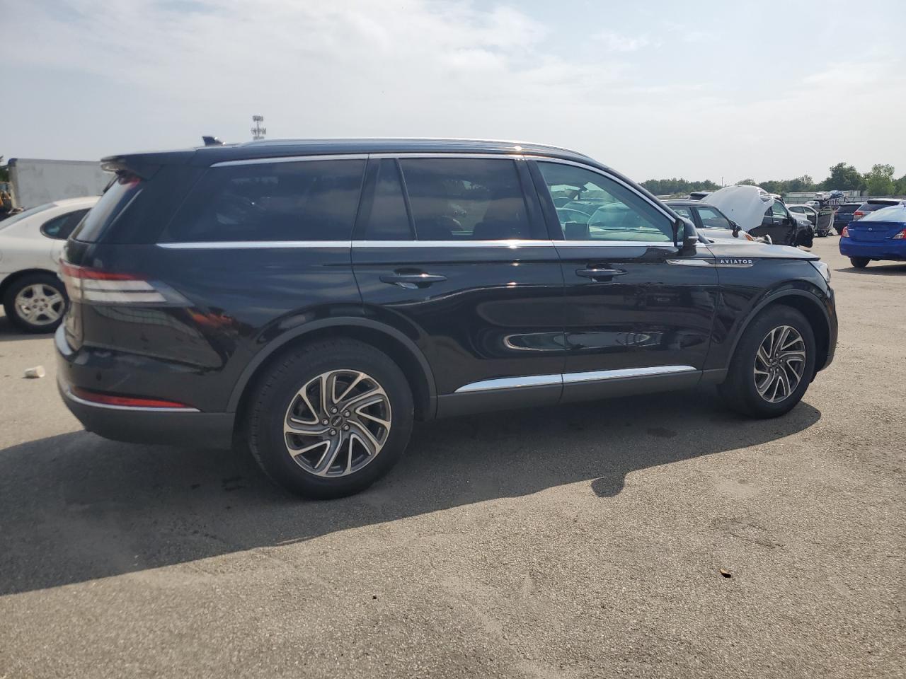 2022 Lincoln Aviator - Image 3