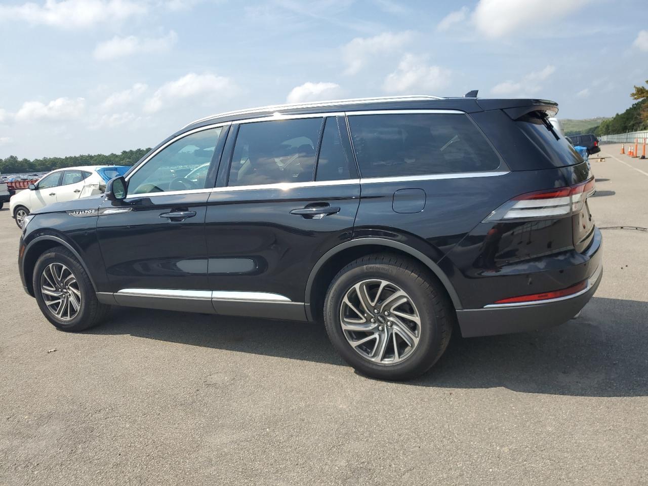 2022 Lincoln Aviator - Image 2
