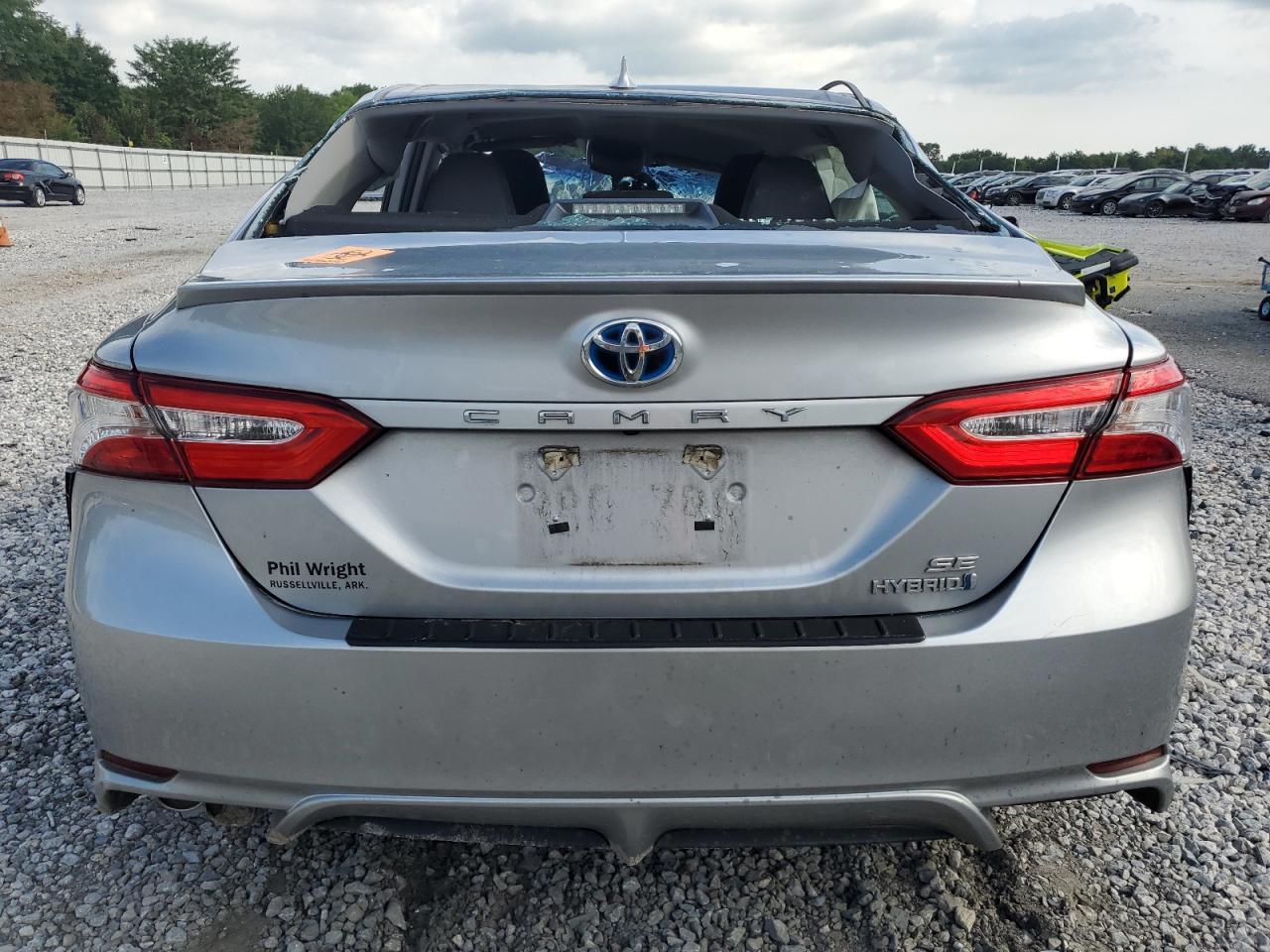 2020 Toyota Camry Se - Фото 6