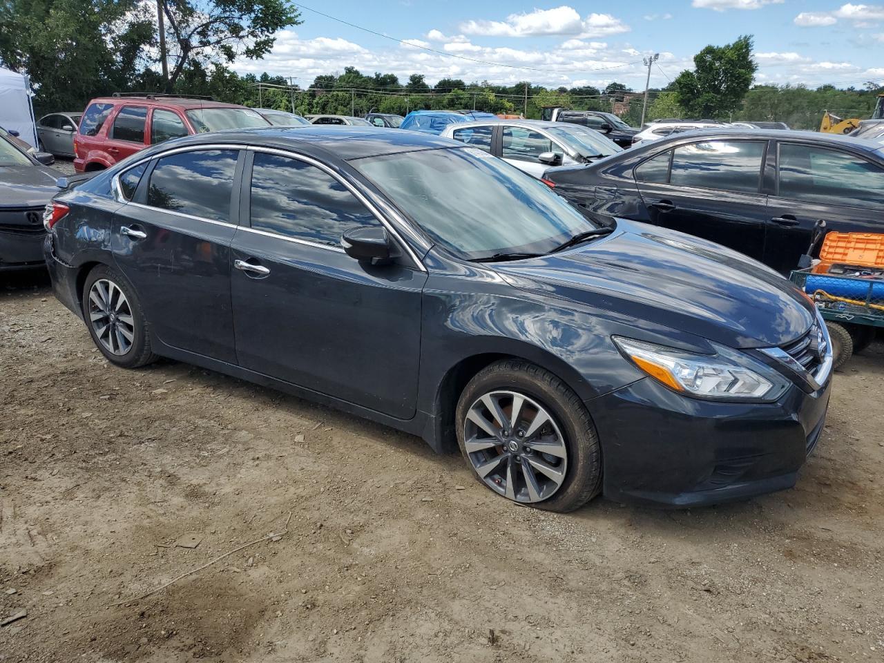 2017 Nissan Altima 2.5 - Image 4