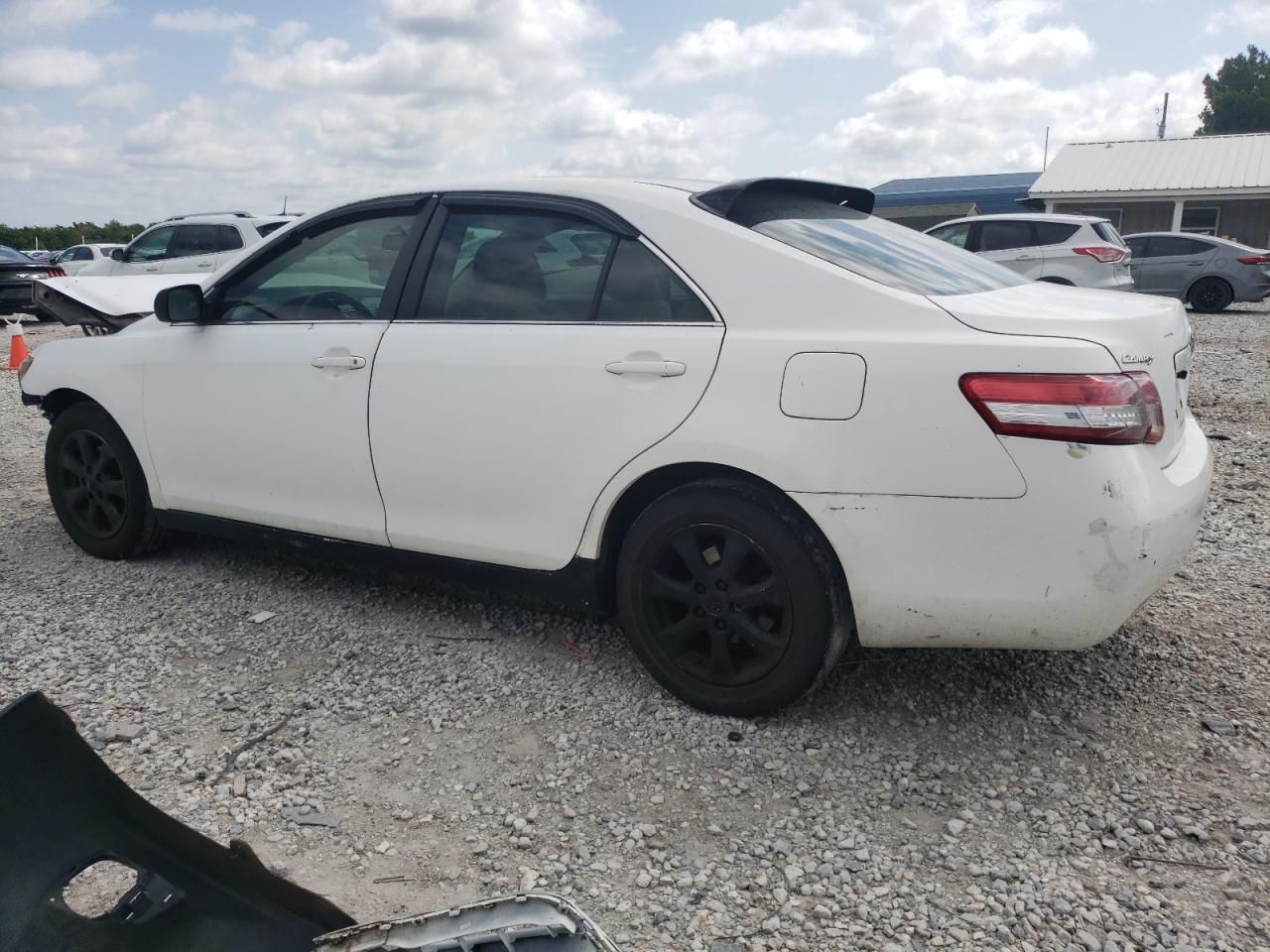 2011 Toyota Camry Le - Фото 2