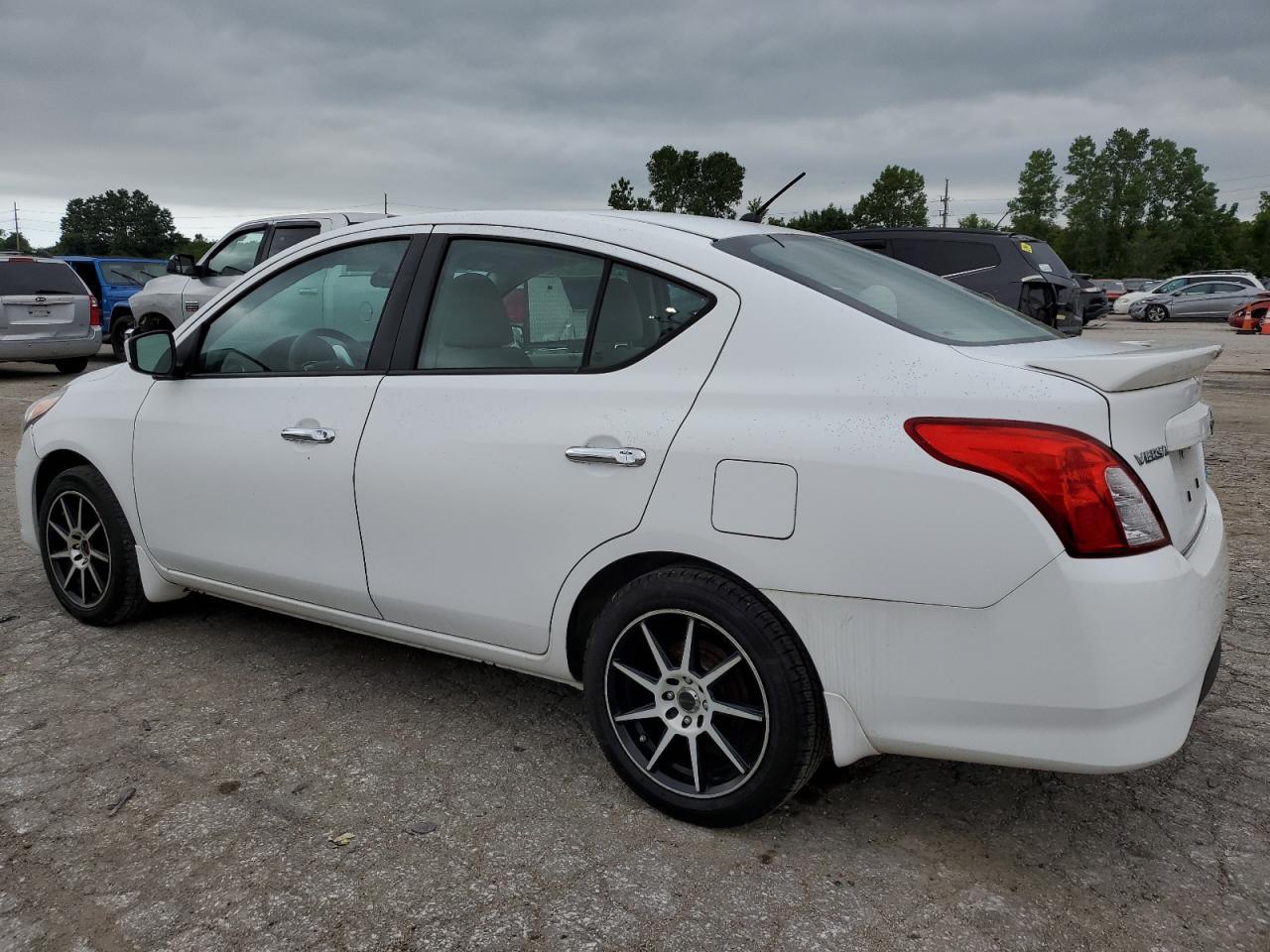 2015 Nissan Versa S - Image 2