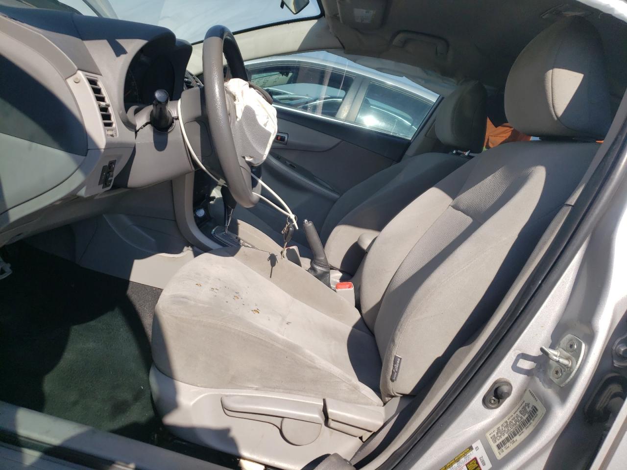 2010 Toyota Corolla Base - Фото 7