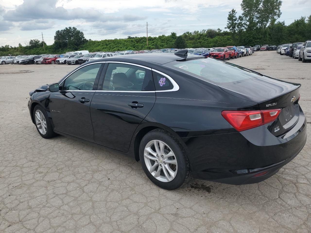 2017 Chevrolet Malibu Lt - Image 2
