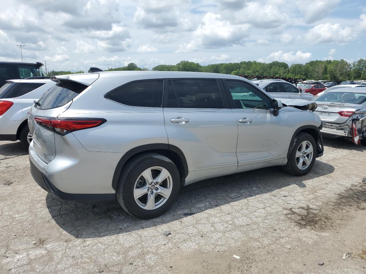2023 Toyota Highlander L - Image 3