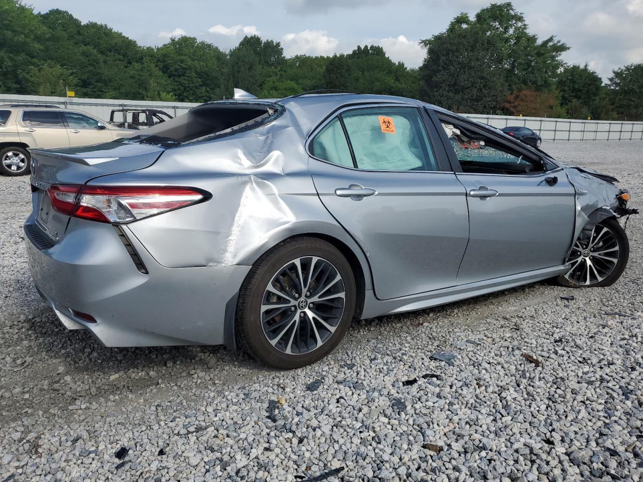 2020 Toyota Camry Se - Фото 3