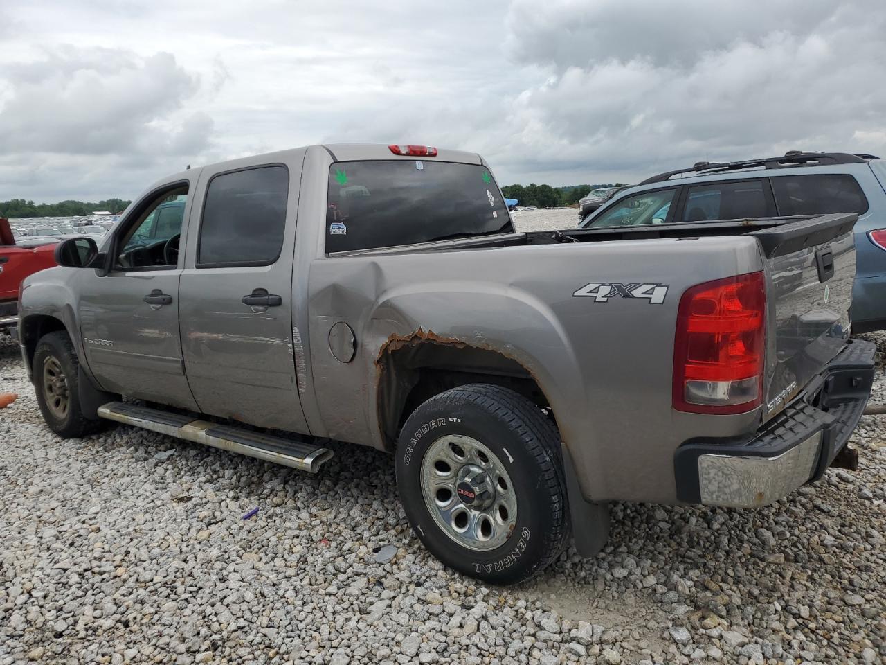 2009 GMC Sierra K1500 - Image 2