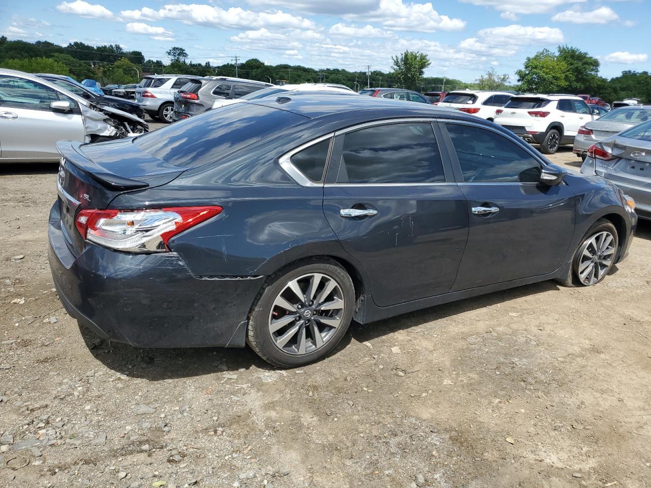 2017 Nissan Altima 2.5 - Image 3