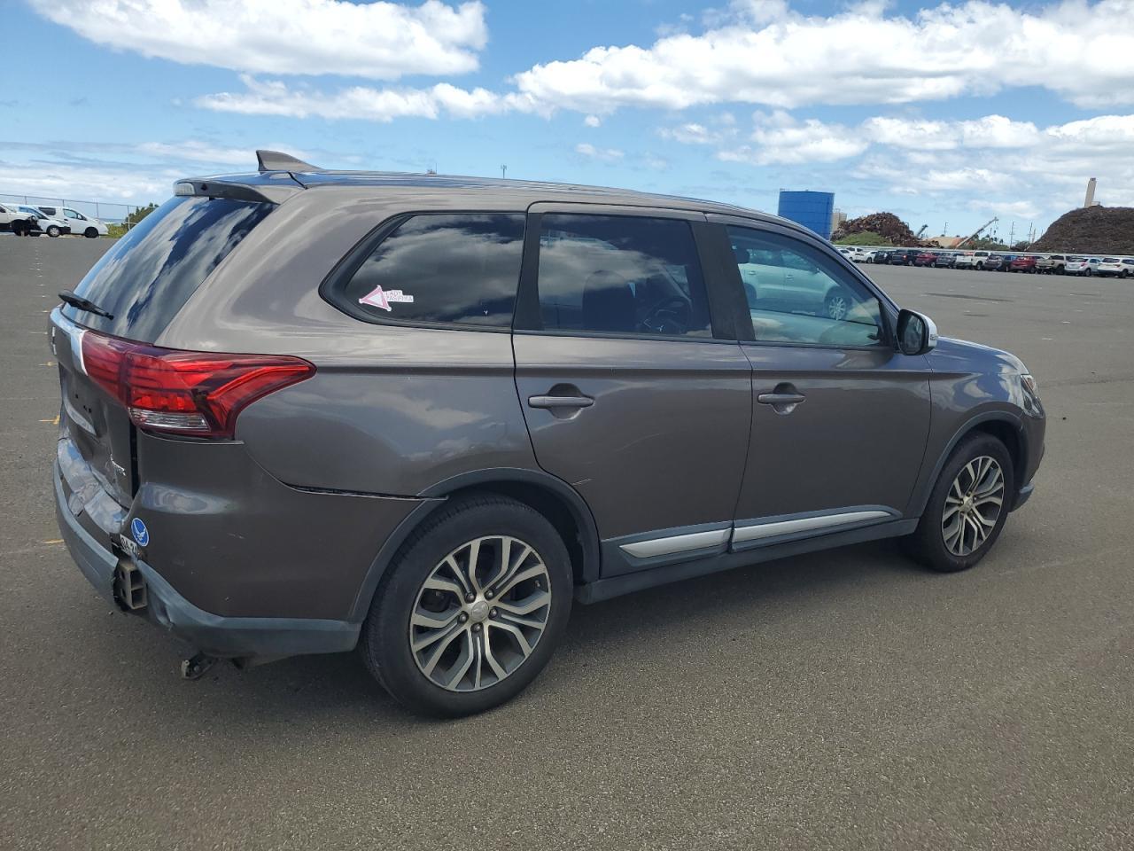 2017 Mitsubishi Outlander Es - Фото 3