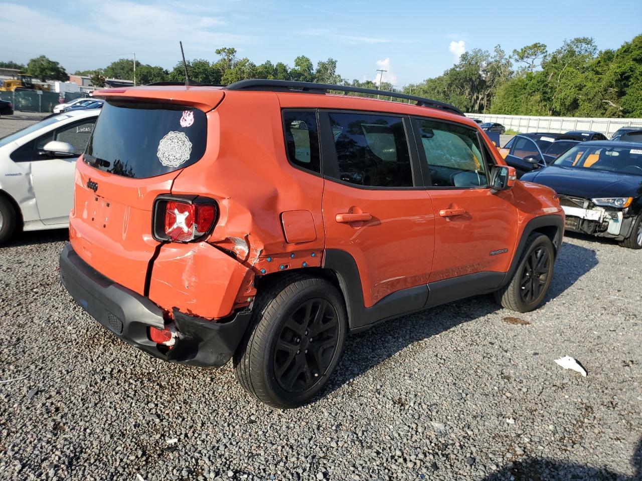 2018 Jeep Renegade Latitude - Image 3