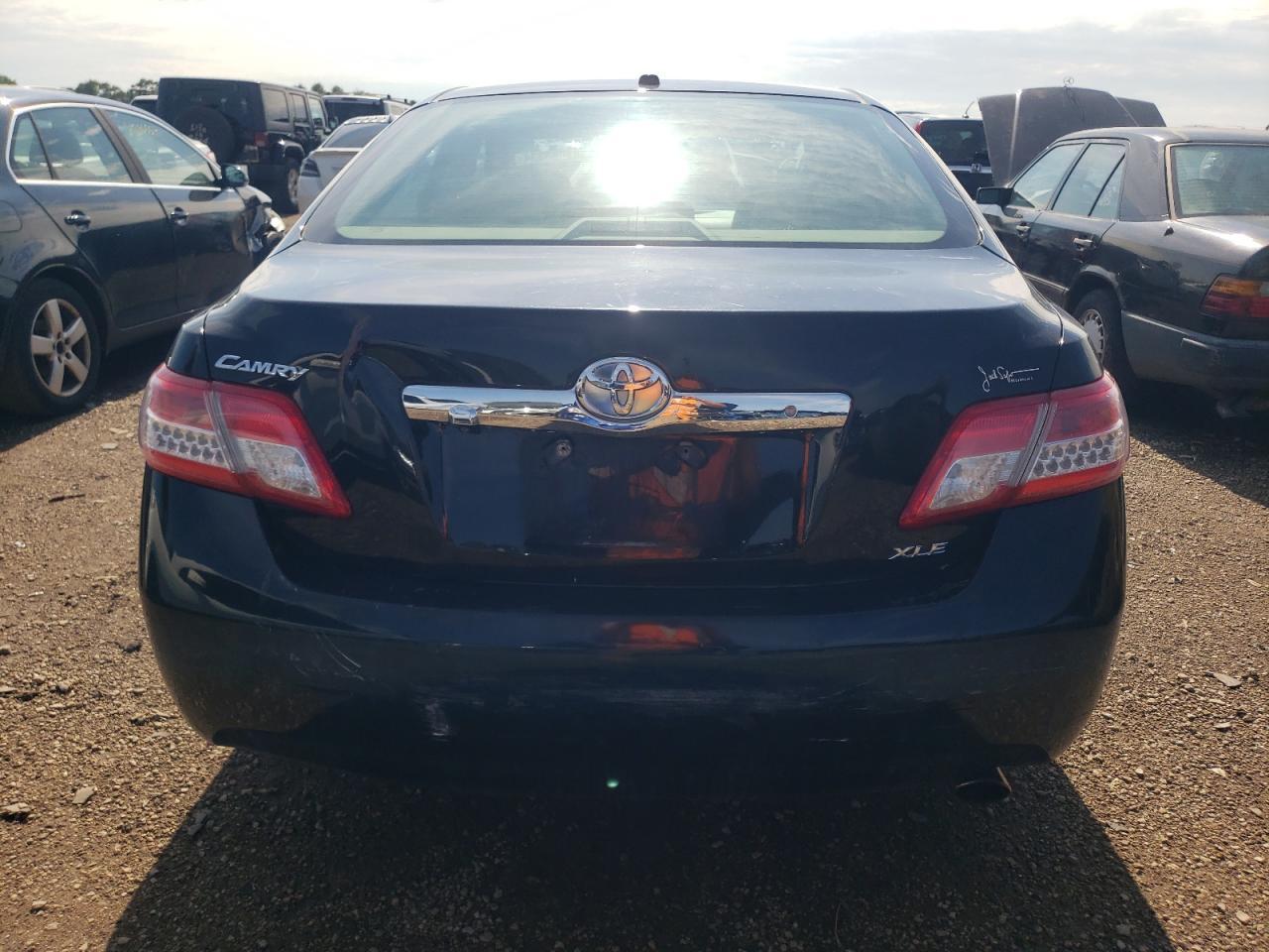 2011 Toyota Camry Base - Фото 6