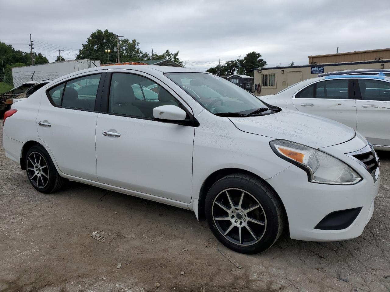 2015 Nissan Versa S - Image 4