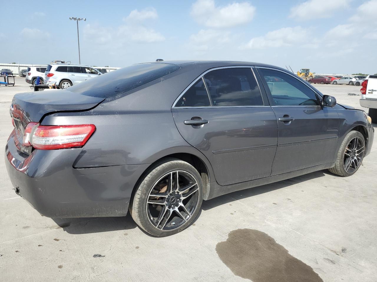 2011 Toyota Camry Base - Фото 3