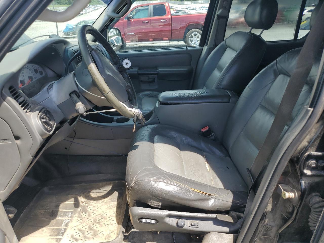 2004 Ford Explorer Sport Trac - Фото 7