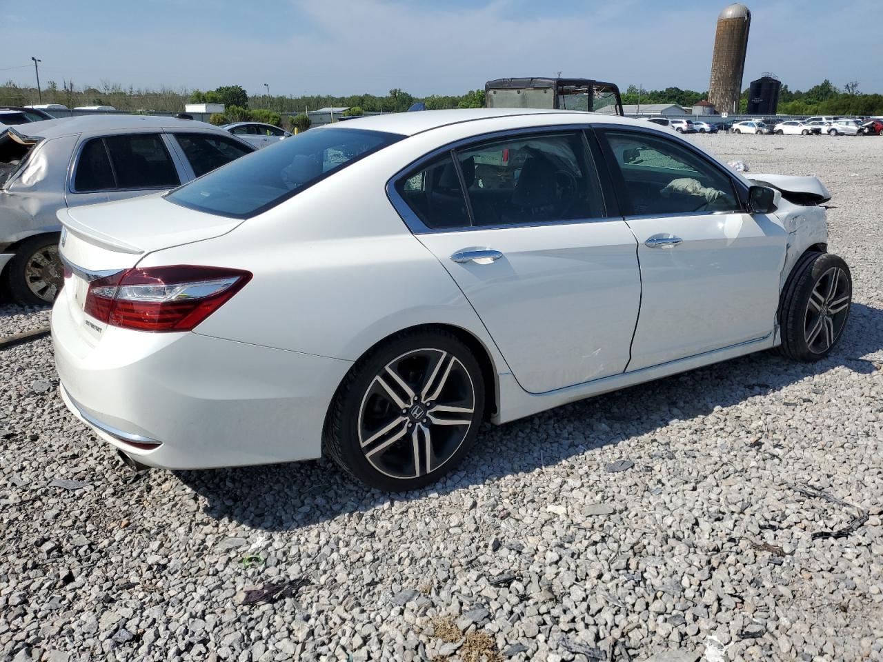 2017 Honda Accord Sport - Image 3