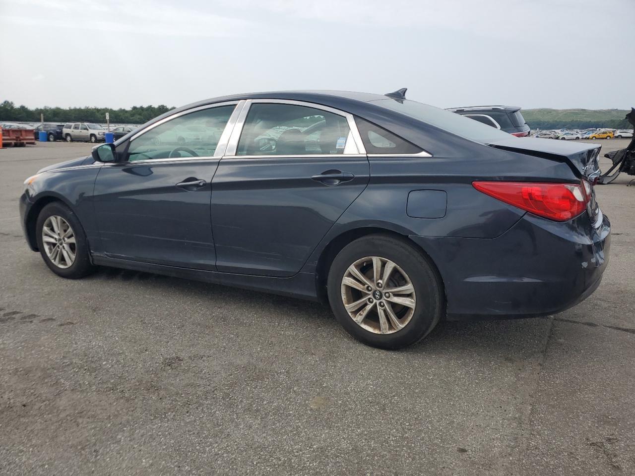 2011 Hyundai Sonata Gls - Image 2