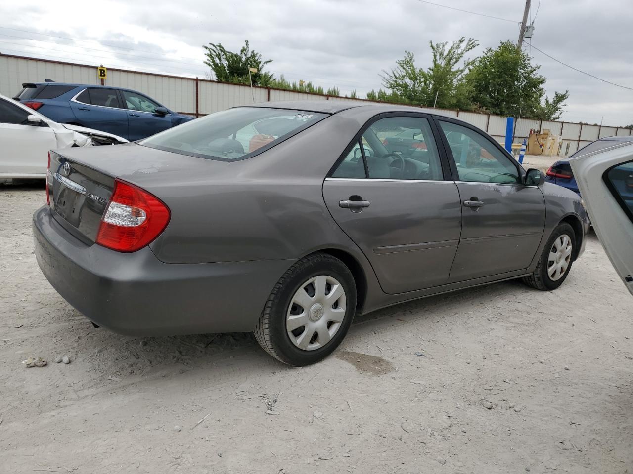 2002 Toyota Camry Le - Фото 3