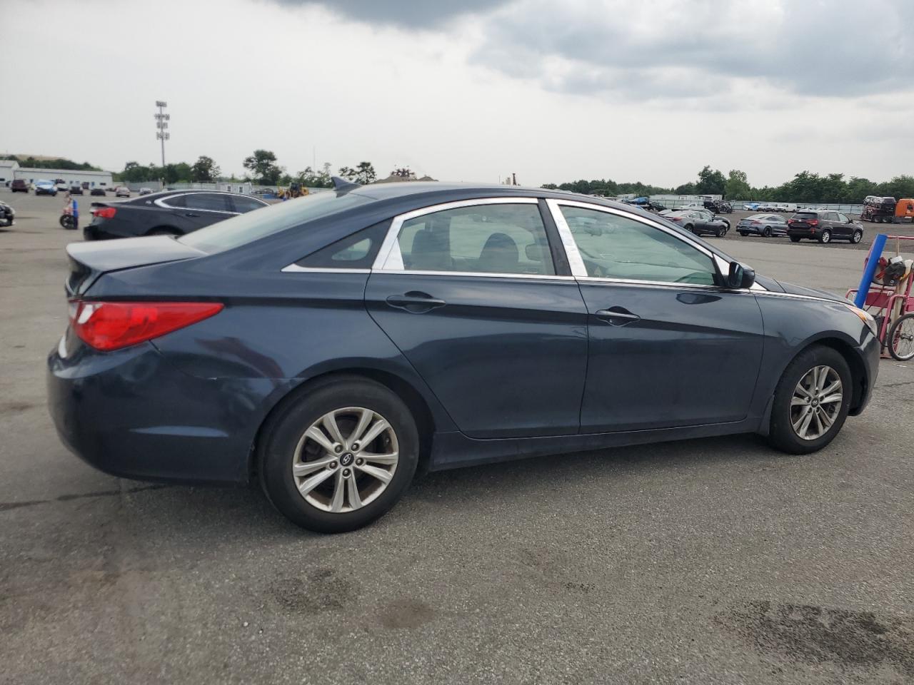 2011 Hyundai Sonata Gls - Image 3