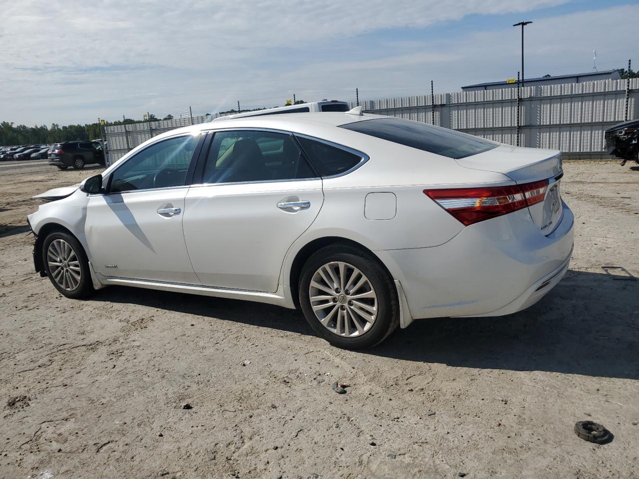 2014 Toyota Avalon Hybrid - Фото 2
