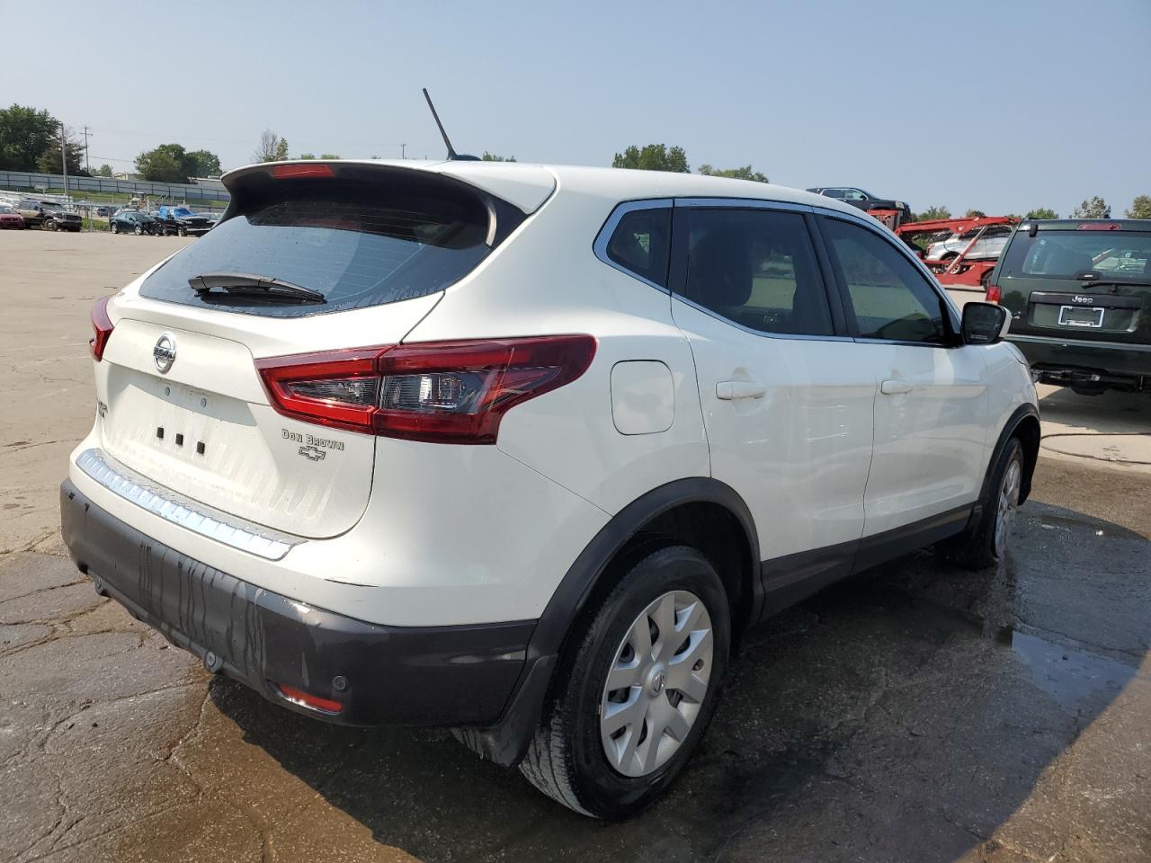 2020 Nissan Rogue Sport S - Фото 3