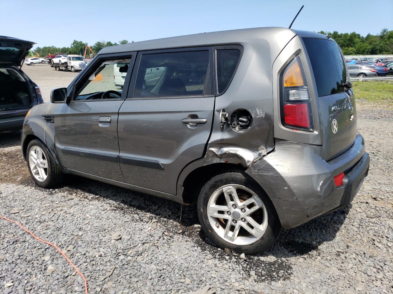 2011 Kia Soul + - Image 2