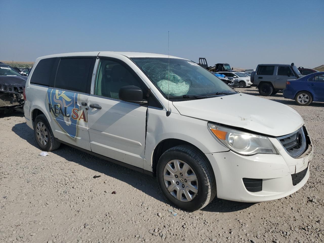 2010 Volkswagen Routan S - Image 4