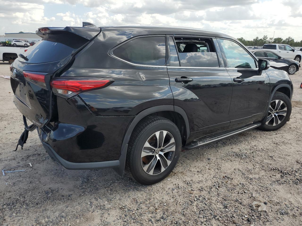 2020 Toyota Highlander Xle - Image 3