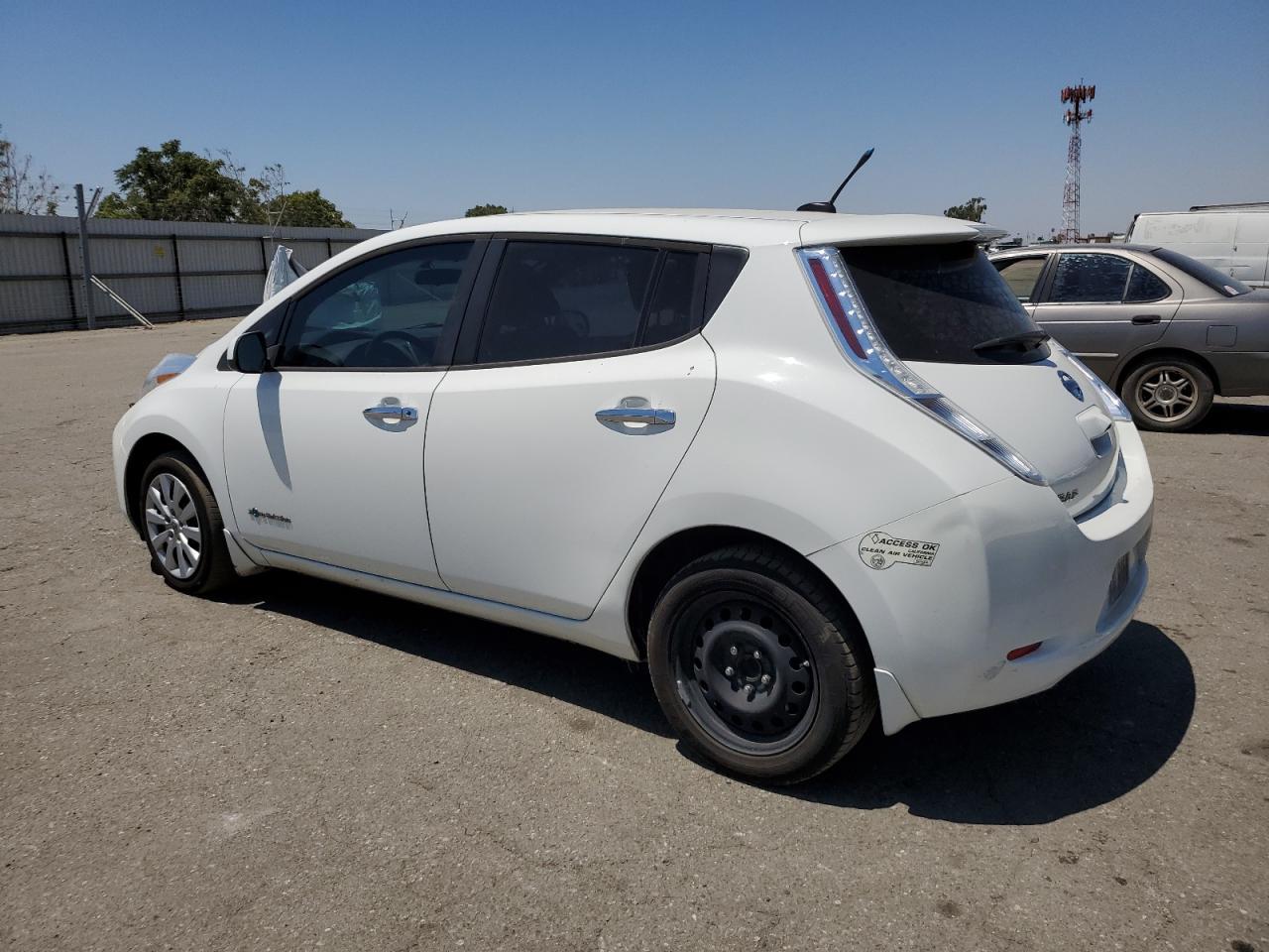 2013 Nissan Leaf S - Image 2