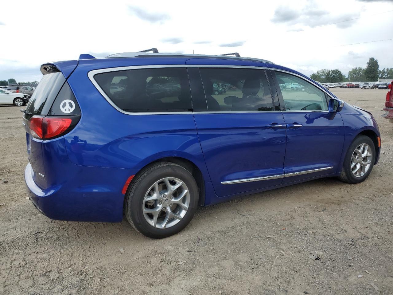 2018 Chrysler Pacifica Limited - Image 3