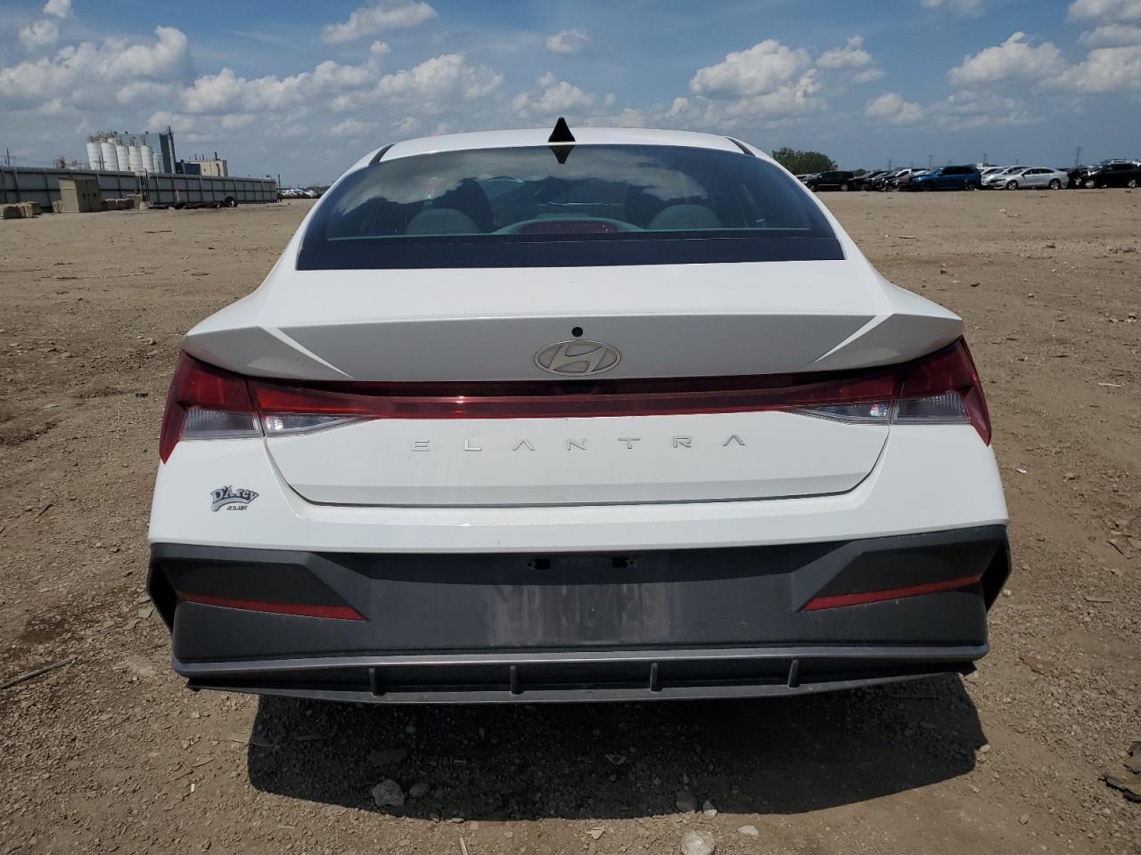 2024 Hyundai Elantra Se - Image 6