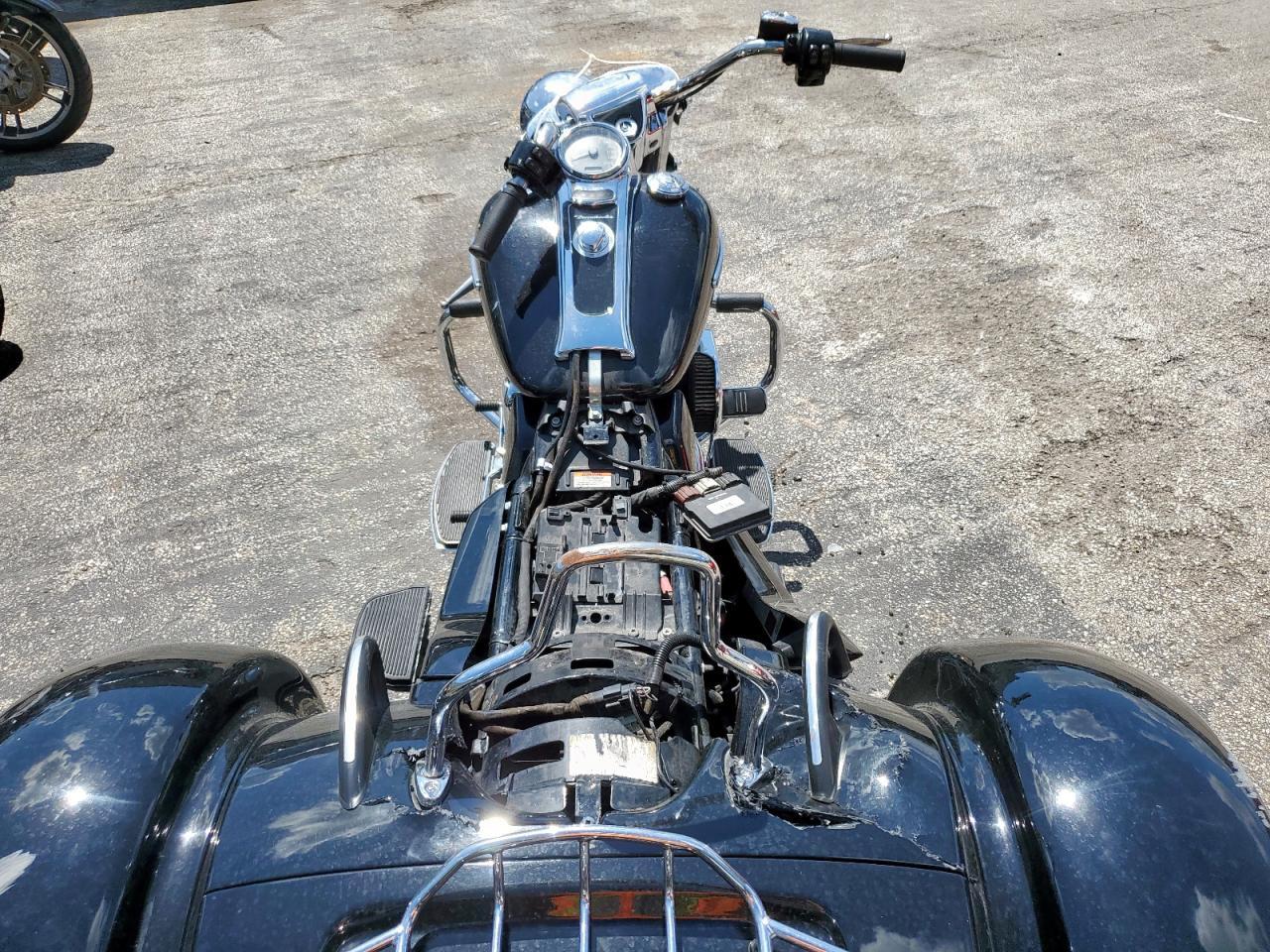 2016 Harley-Davidson Flrt Free Wheeler - Image 6