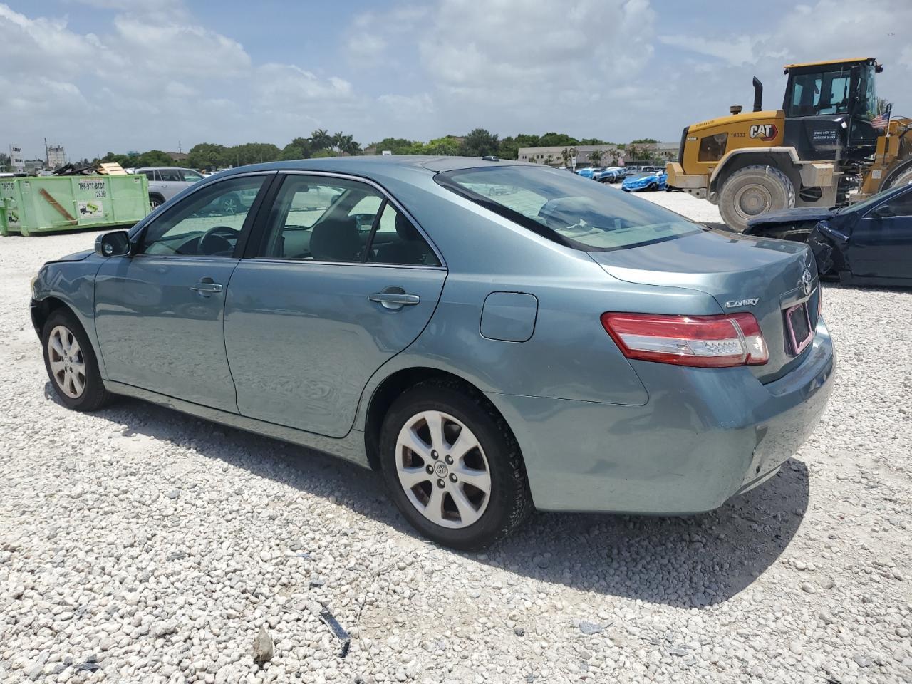 2011 Toyota Camry Base - Фото 2