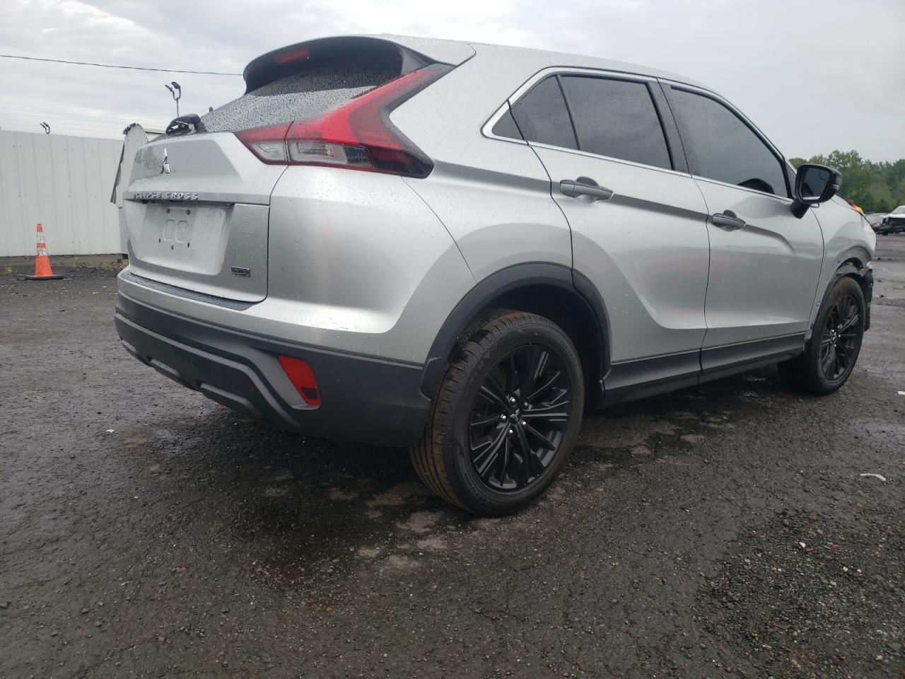 2022 Mitsubishi Eclipse Cross Le - Image 3
