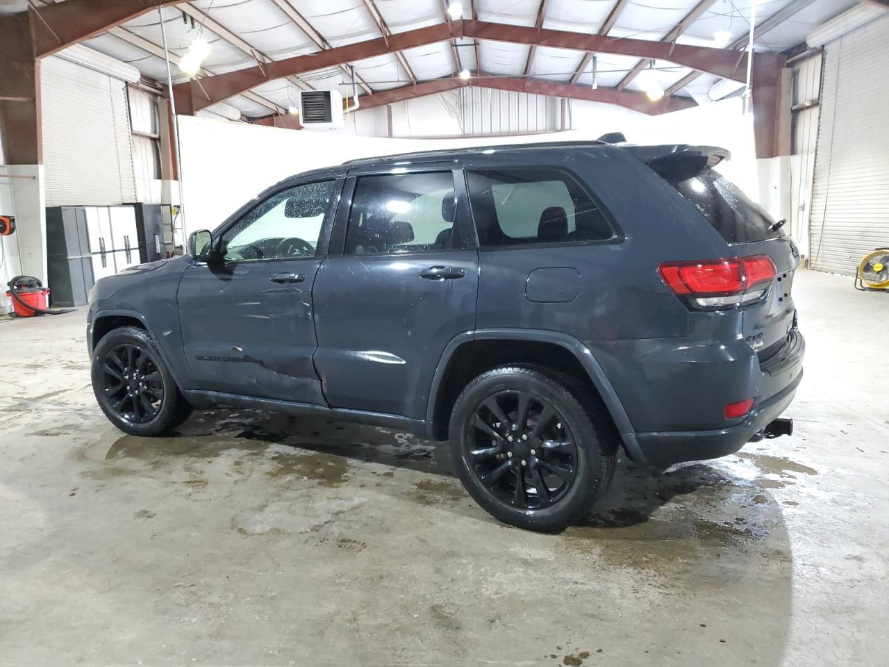 2018 Jeep Grand Cherokee Laredo - Image 2