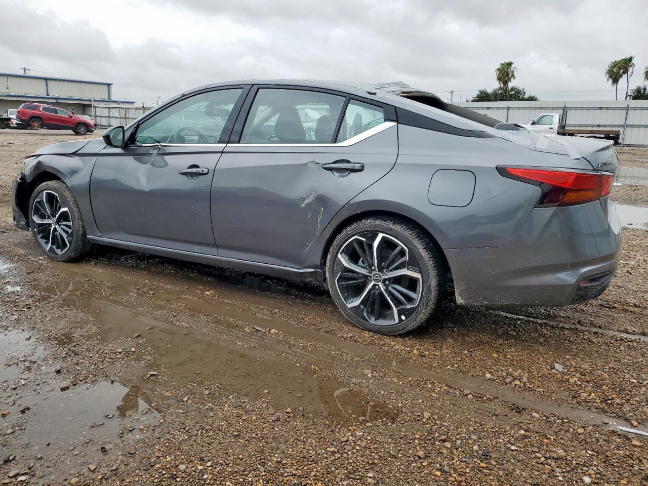 2025 Nissan Altima Sr - Фото 2