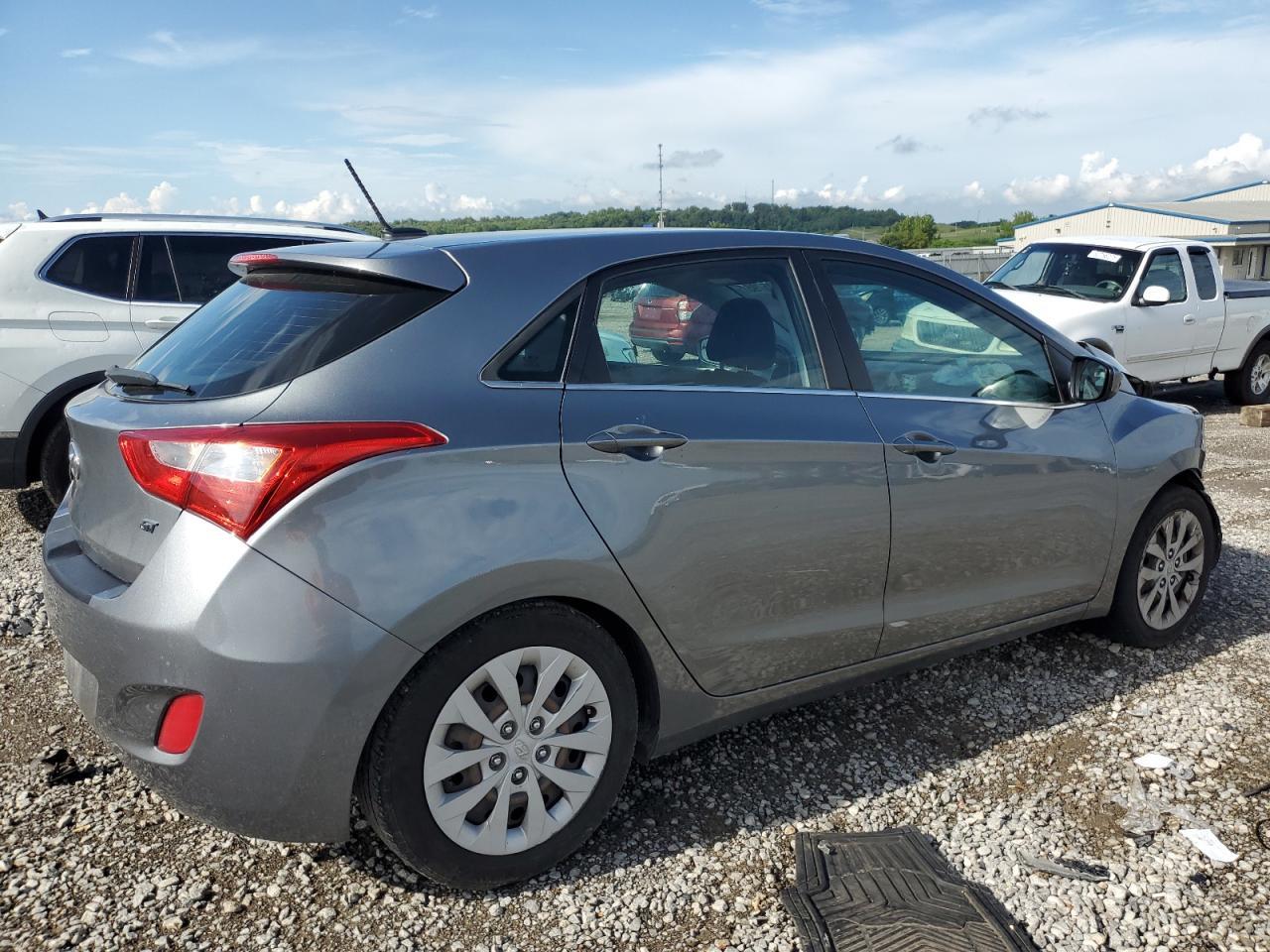 2017 Hyundai Elantra Gt - Image 3