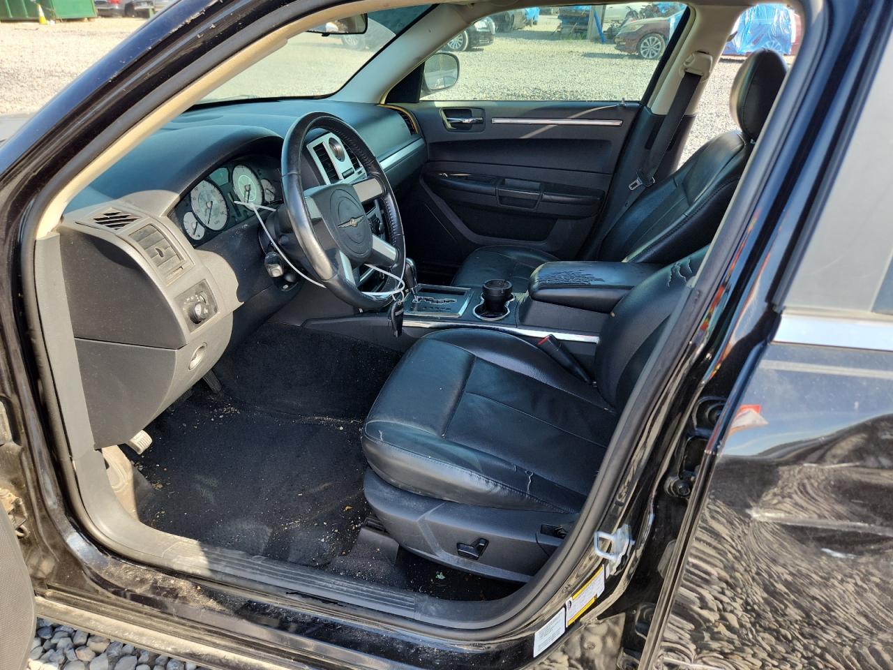 2010 Chrysler 300 Touring - Image 7