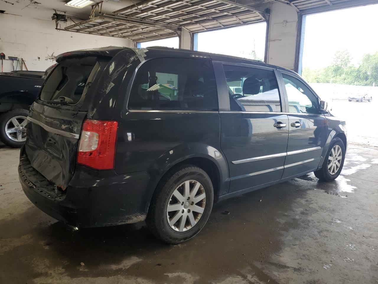 2012 Chrysler Town & Country Touring L - Фото 3