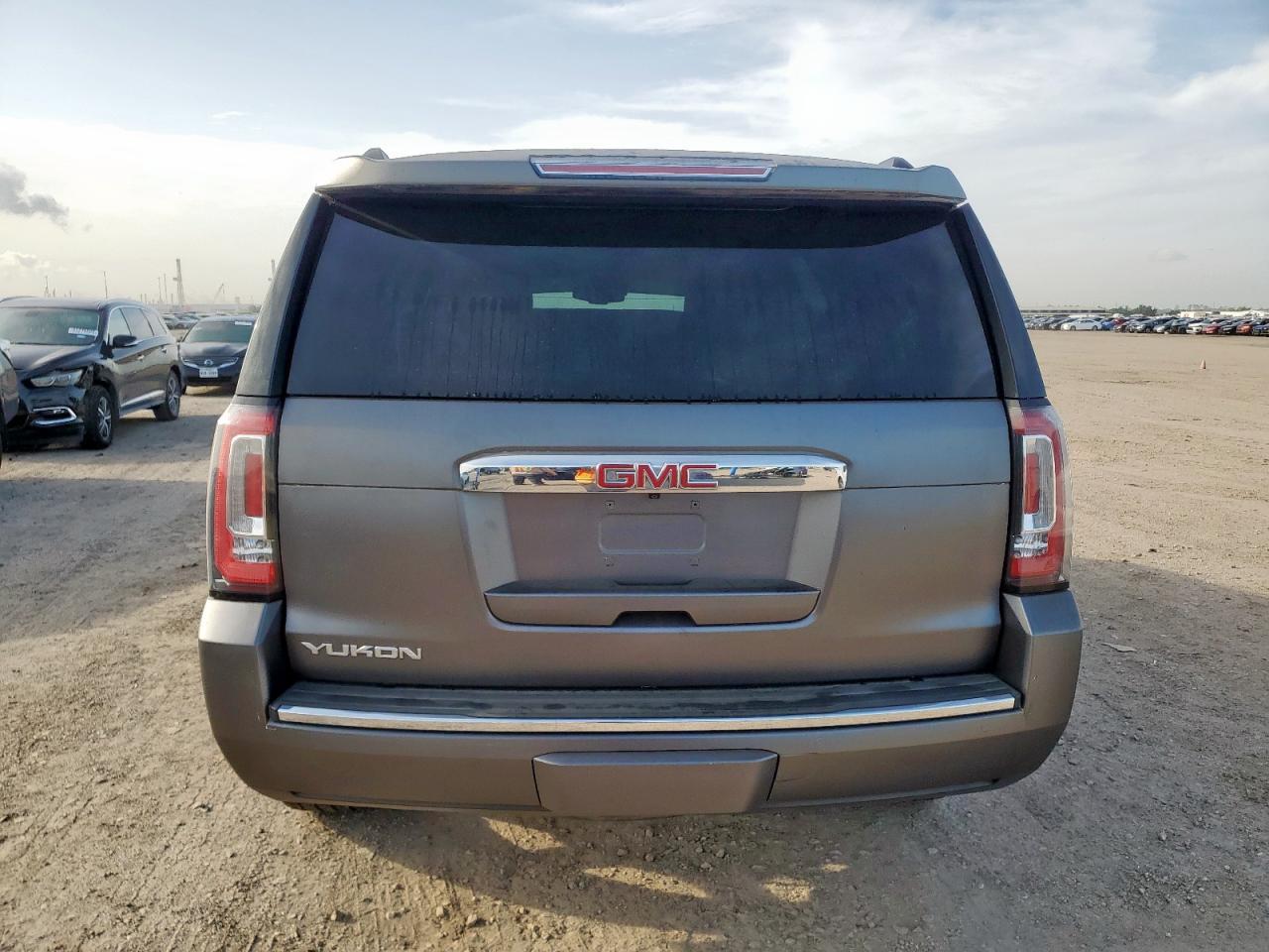 2017 GMC Yukon Slt - Фото 6