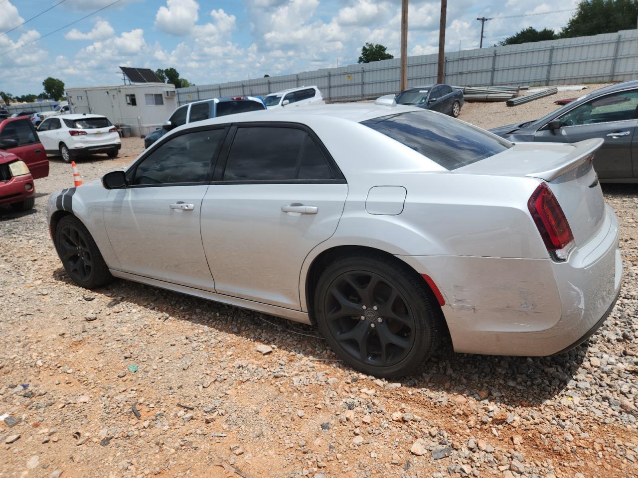 2021 Chrysler 300 C - Фото 2
