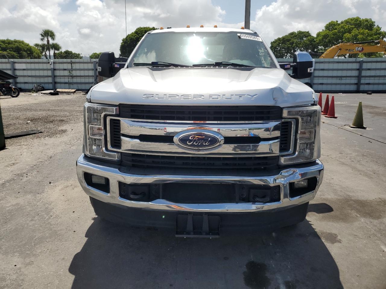 2019 Ford F350 Super Duty - Фото 5