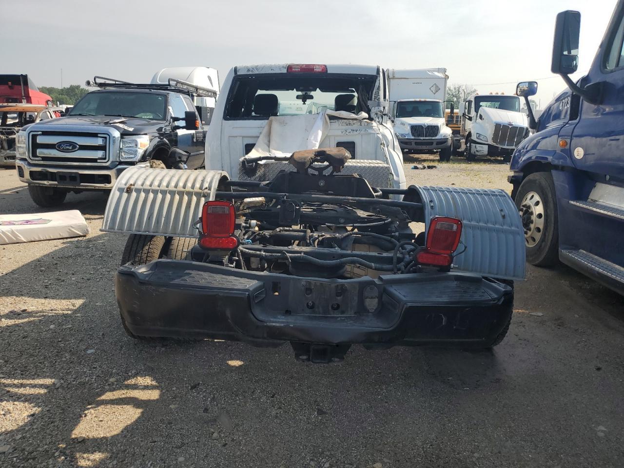 2022 Ram 3500 Tradesman - Фото 6