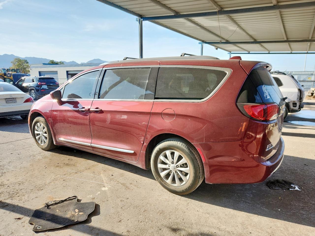 2019 Chrysler Pacifica Touring L - Image 2