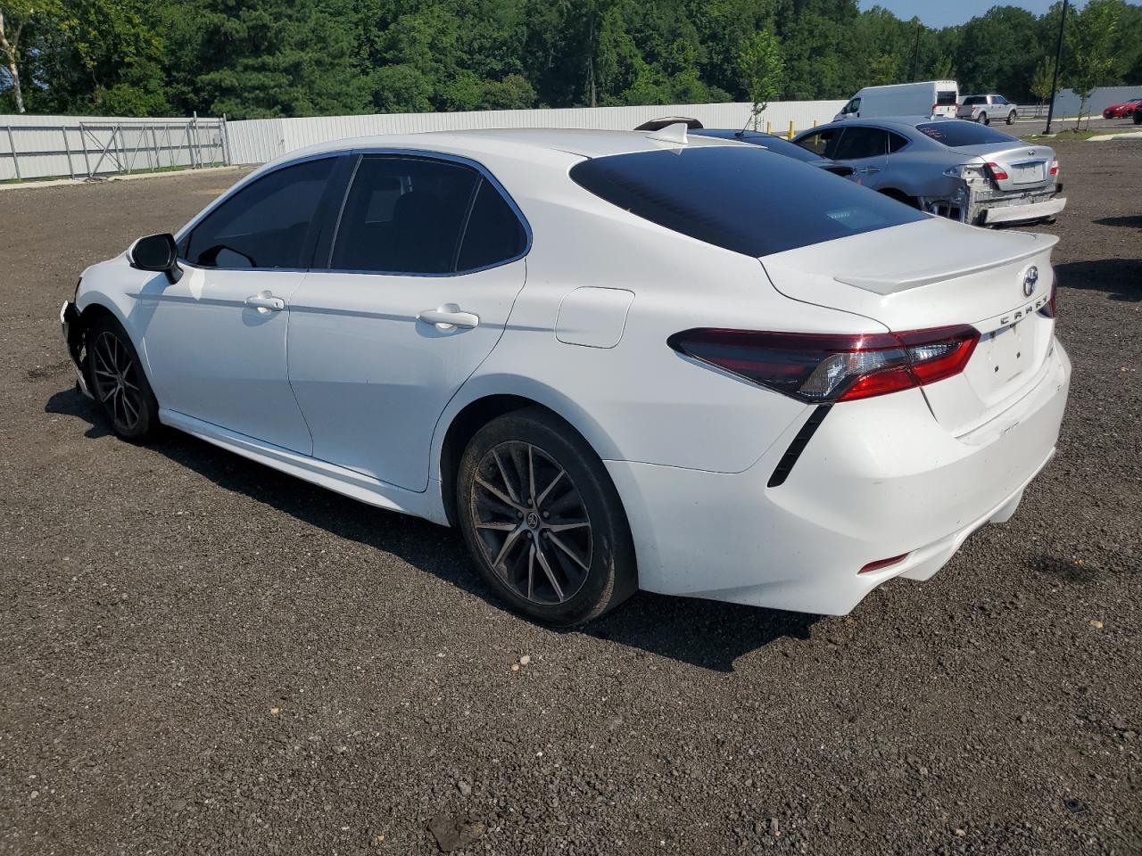 2021 Toyota Camry Se - Фото 2