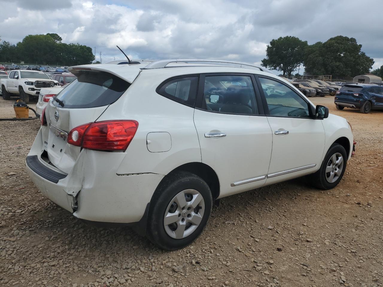 2014 Nissan Rogue Select S - Image 3