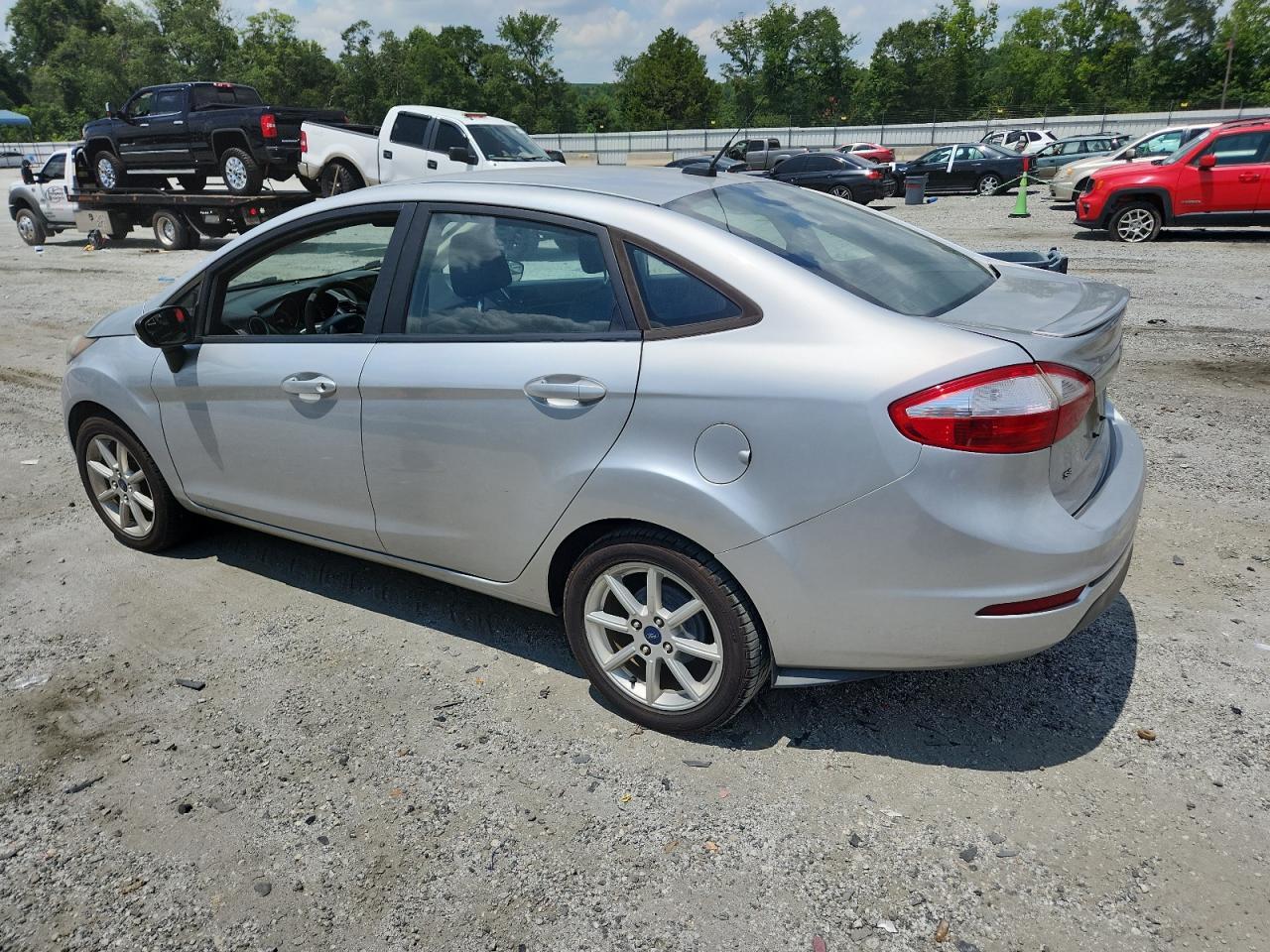 2017 Ford Fiesta Se - Фото 2