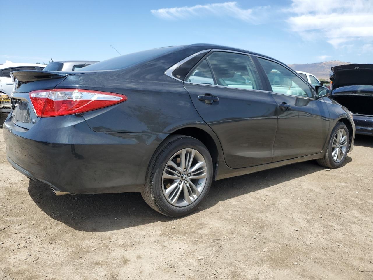 2017 Toyota Camry Le - Фото 3