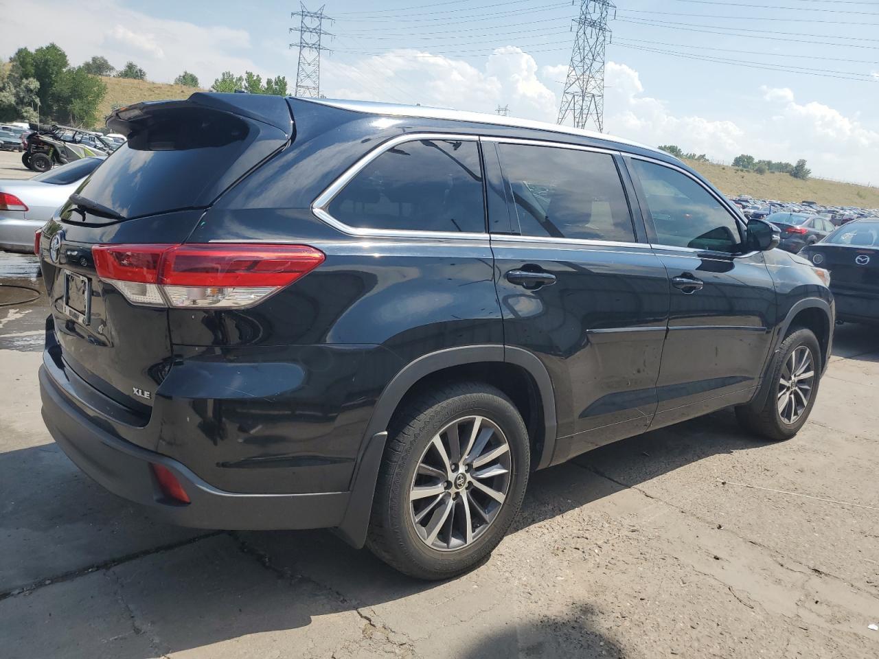 2018 Toyota Highlander Se - Фото 3