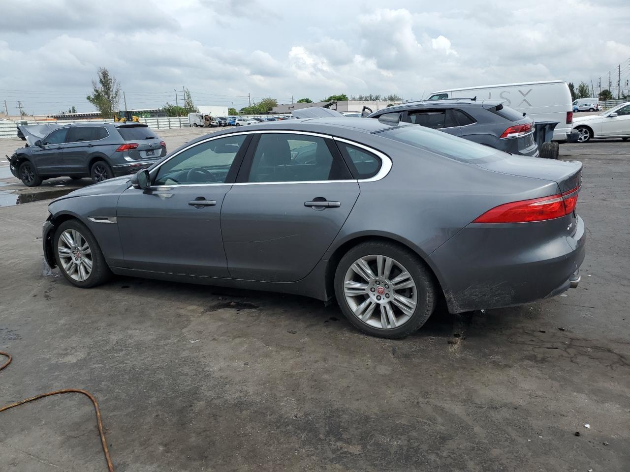 2016 Jaguar Xf Premium - Фото 2
