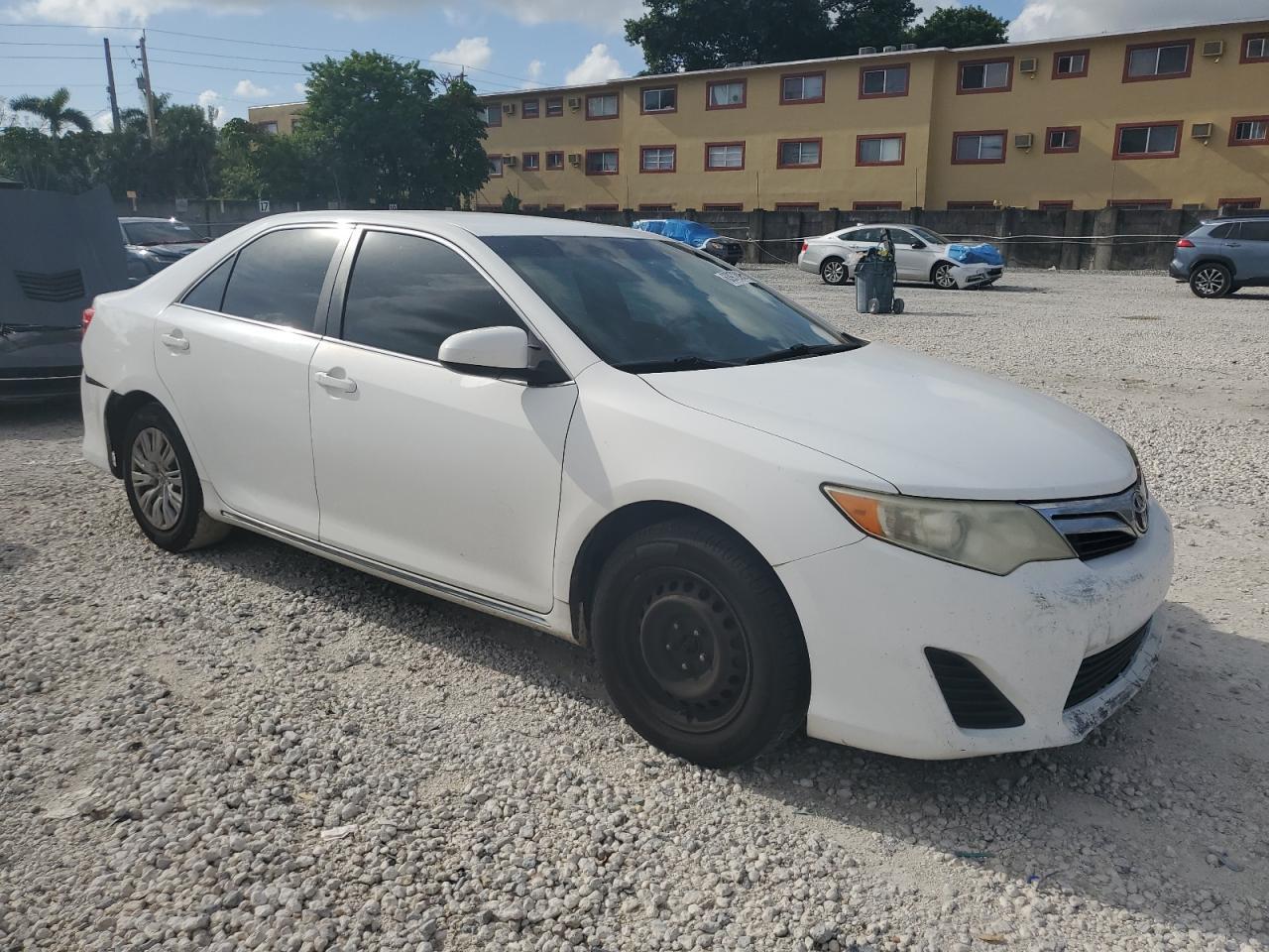 2012 Toyota Camry Le - Фото 4